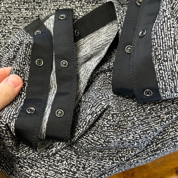 Lululemon Vinyasa Wrap / Customizable Snap Scarf - Picture 3 of 4